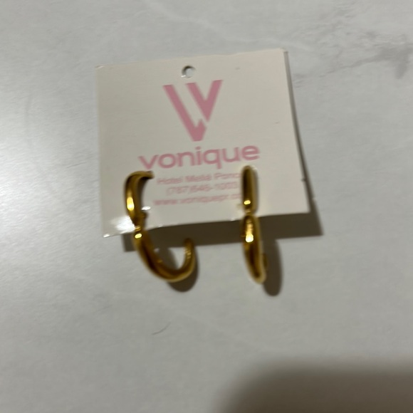 vonique Jewelry - Gold Classic Hoop Earrings
